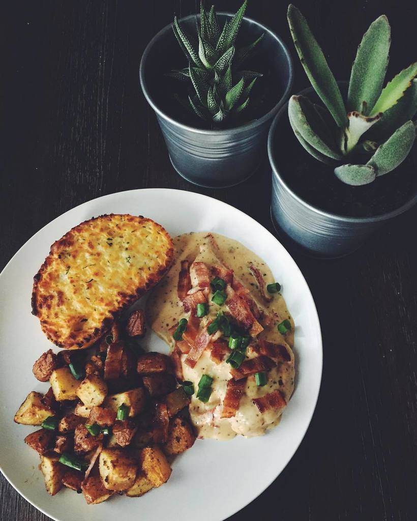 jemelagulto's tweet photo. Chicken with bacon, sun-dried tomato creme sauce. 🍽🍽🍽 #ActingAgulto #AgulToGo #Food #Homec… https://t.co/aATehGdNEq https://t.co/Wk1BresE6u