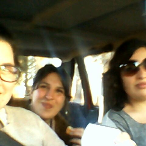cesu7987's tweet photo. Solo nosotras nos divertimos asi..  en el auto tomando mate...  #tomandoMate https://t.co/Fb2E1eJLCW