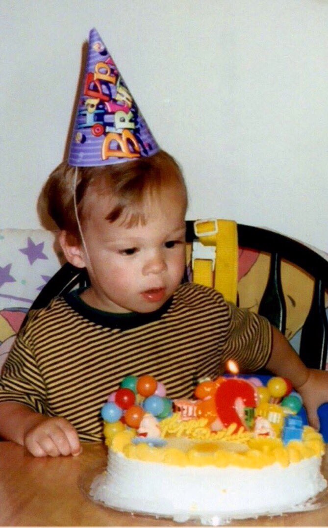 SomerHollings's tweet photo. Rare pic of my 2nd birthday. I can't believe that I'm already 20 https://t.co/h0RrH6Mz8m