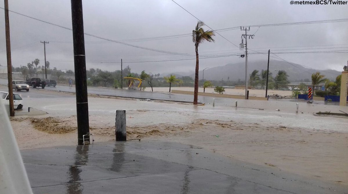 Uragano Earl provoca 45 morti in Messico e Javier impatta su Cabo San Lucas
