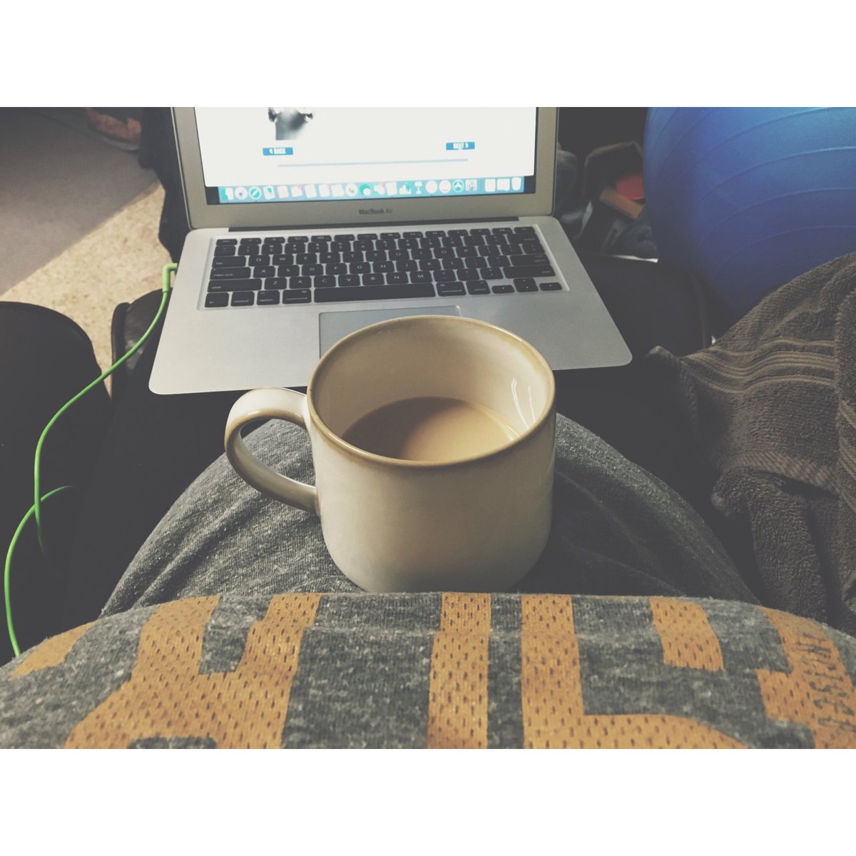 pregoUnfiltered's tweet photo. One of my favorite #pregnancyperks 

#bellytable #preggers #30weeks https://t.co/C9V8YiQRYN