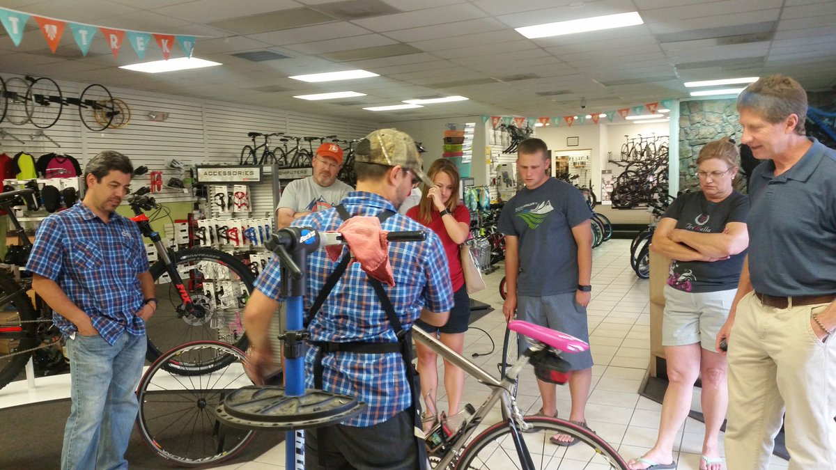 AltMultiSport's tweet photo. Tire changing clinic at the Country Pedaler in Castle Rock. https://t.co/PvgJiyB0pC