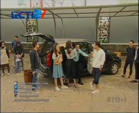 dahSyatMusik's tweet photo. Jgn cinlok cinlok kalau cinlok nanti bubar kata @RealSyahnazS wkwk curhat nih yee #BerseruSamadahSyat https://t.co/2tqXzfpVdC