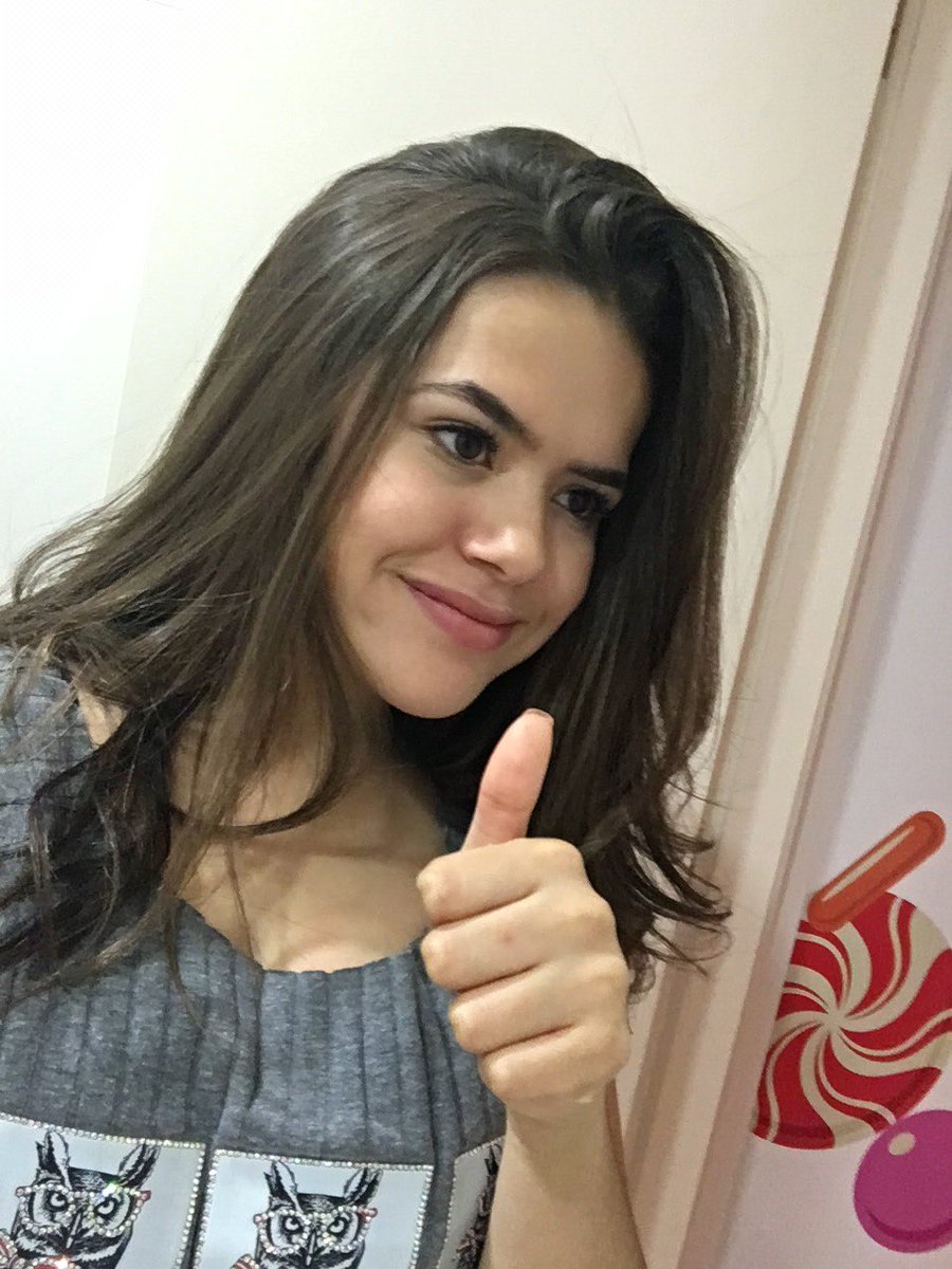 maisa's tweet photo. vc é mto nova pra ter um livro #SinceramenteMaisa https://t.co/Y0p4XWyPZt