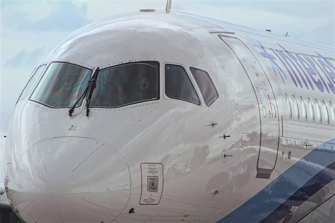 Lavozaviacion's tweet photo. Face to face!
@interjet #Sukhoi #Superjet 

#CapK #LaVozAviacion https://t.co/8ZzpVNOCB7