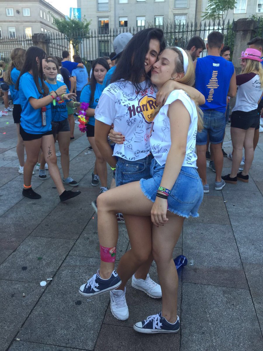 Mariia_091's tweet photo. Este sábado a darlo todooooo!!! #peñas #2k16 #hardron #galiciacalidade 😎💃🏼🍻👯 https://t.co/fc22IIl5cL