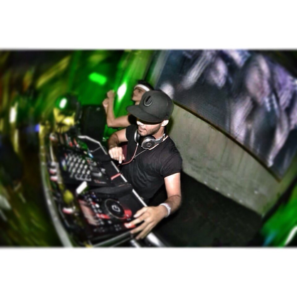VETTMUSIC's tweet photo. 🔋🔋 #djlife #edm #edmfamily #edmlife #music #party #rave #ravers #electro #vett #highschool2016 #plur #plurstyle #dj https://t.co/NW25UxXxmW