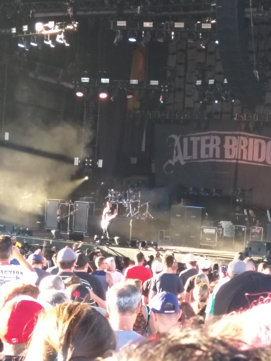 Saw <a href="/alterbridge/">Alter Bridge</a> tonight in #TO - man, Myles and the boys put on a great show! Next up: <a href="/acdc/">AC/DC</a> w/Axl in #Detroit!~CR~