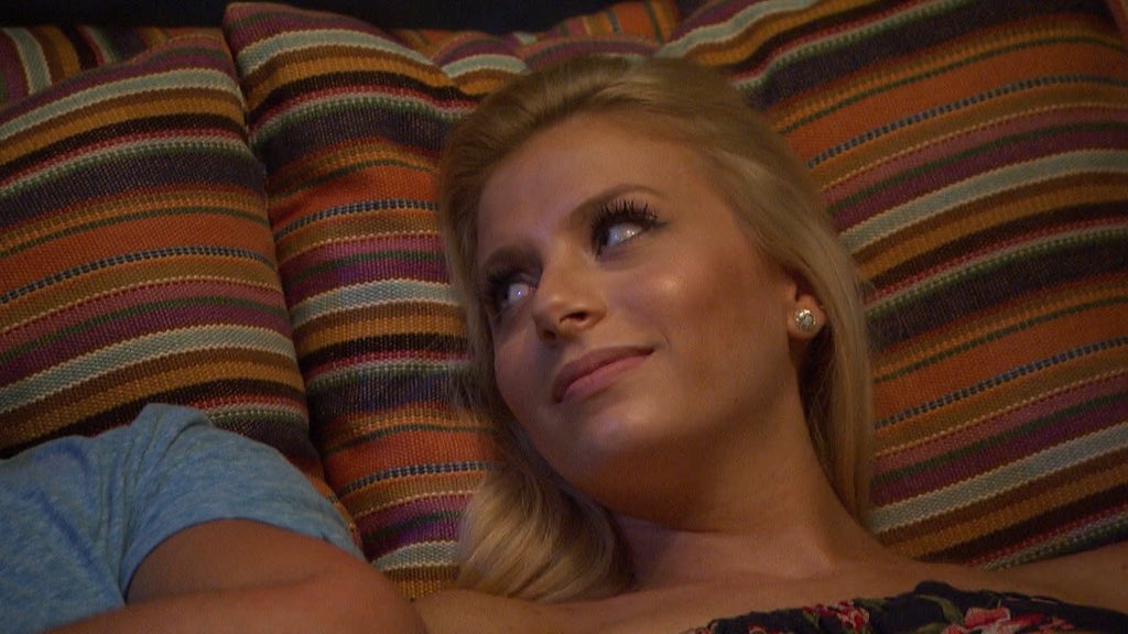 noairconditioning - Emily Ferguson - Bachelor 20 - BIP - Season 3 - Discussion - Page 2 CpYdL1JVIAATHCA