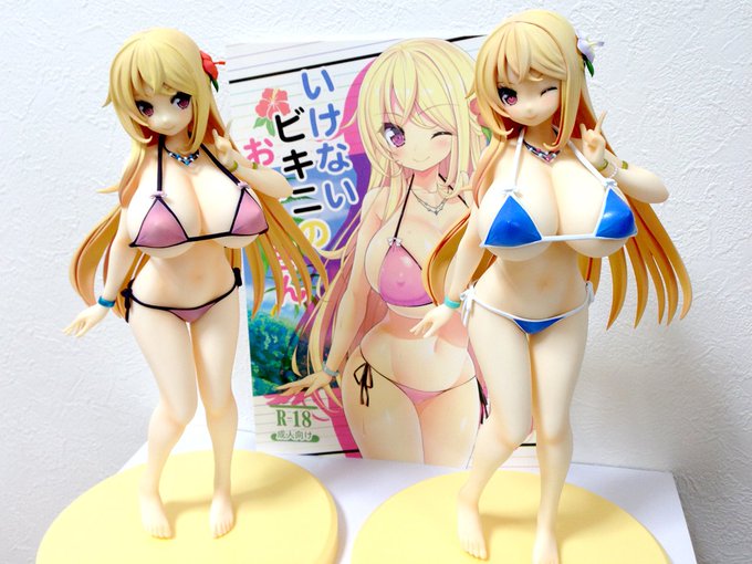 ダイキ工業さんから「いけないビキニのおねーさん」の青版のサンプルを頂いたので元のピンクと並べてみましたー 青は今日発売です!間違えて画像サイズ調整前をあげてしてしまったので再投稿 