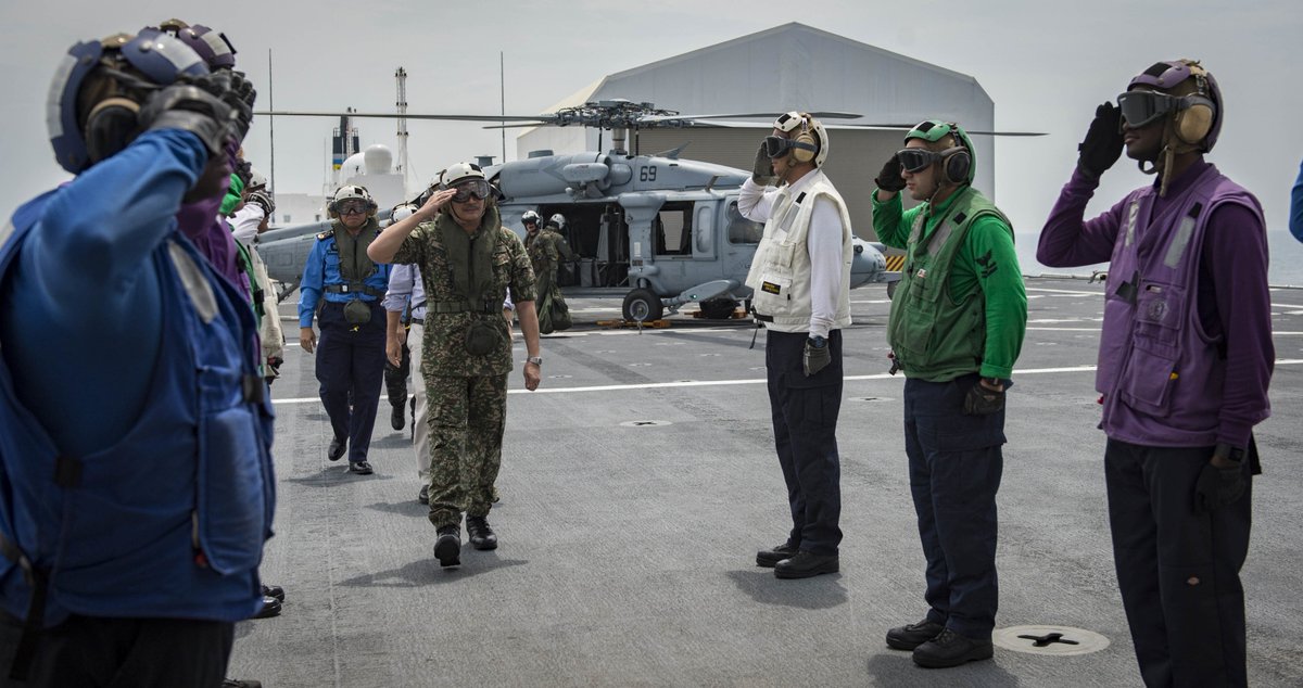 HishammuddinH2O's tweet photo. Good Visit. TQ “@PacificCommand: #Malaysia Defense Minister H2O visited USNS #Mercy... #PacificPartnership &amp; #APMHE https://t.co/SVlzl6S8Mh”