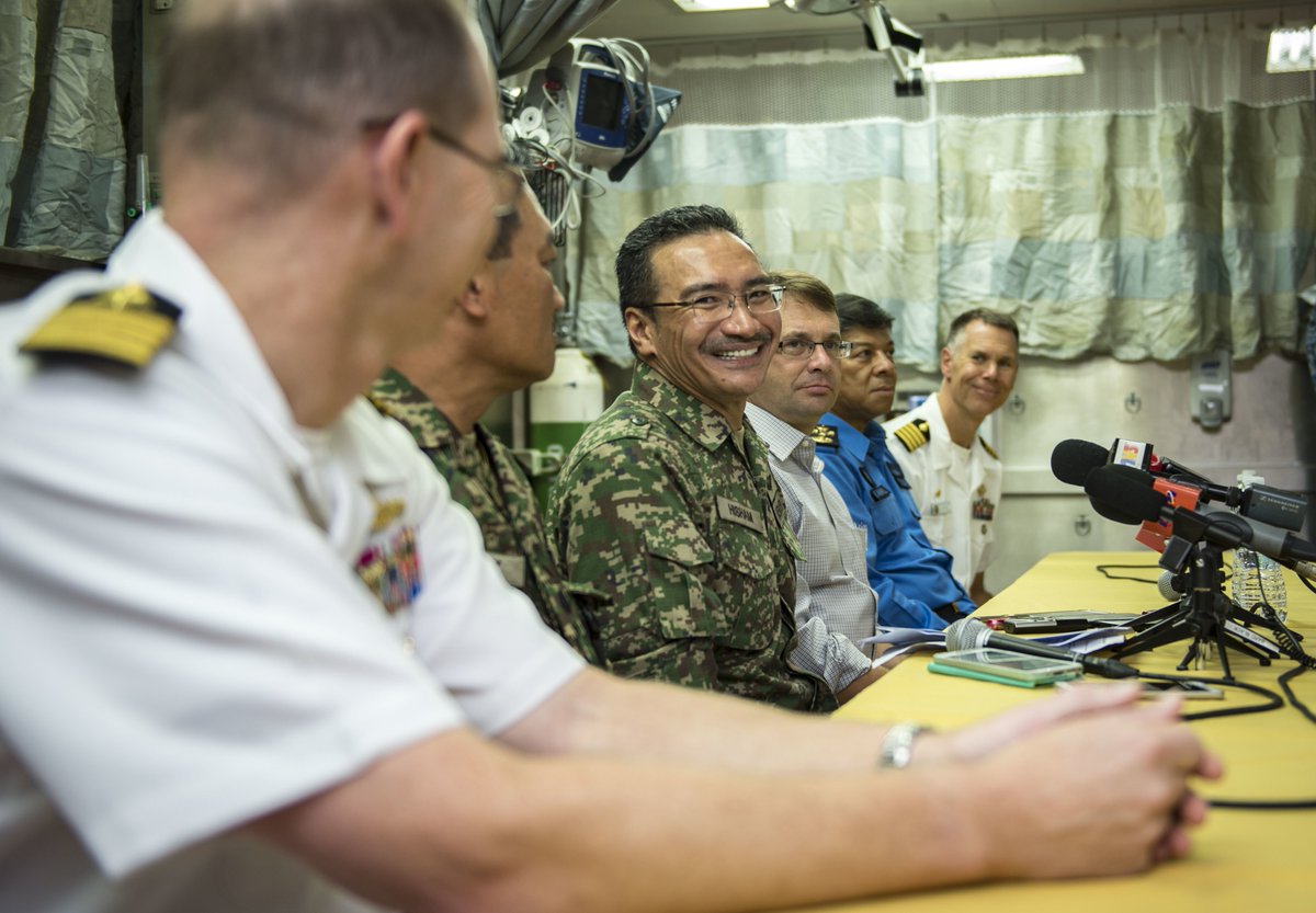 HishammuddinH2O's tweet photo. Good Visit. TQ “@PacificCommand: #Malaysia Defense Minister H2O visited USNS #Mercy... #PacificPartnership &amp; #APMHE https://t.co/SVlzl6S8Mh”