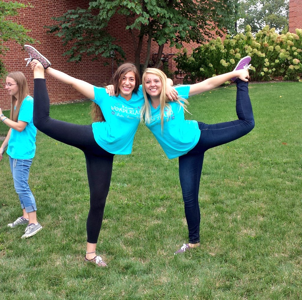 mackenziee_s's tweet photo. Happy birthday to my favorite yoga goddess 😙 @Ab_youknowme https://t.co/mveaEvSTaj