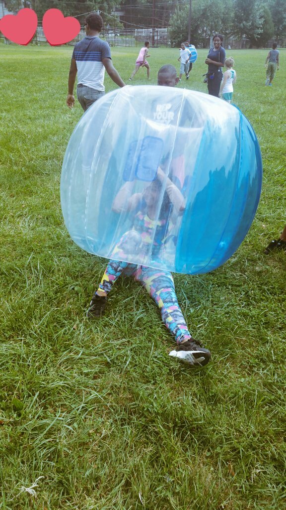 PhillyPlay24's tweet photo. #PhillyPlay 
#BubbleBouncingFun
#TheChildrenlovedit https://t.co/ARtrZXDyEN