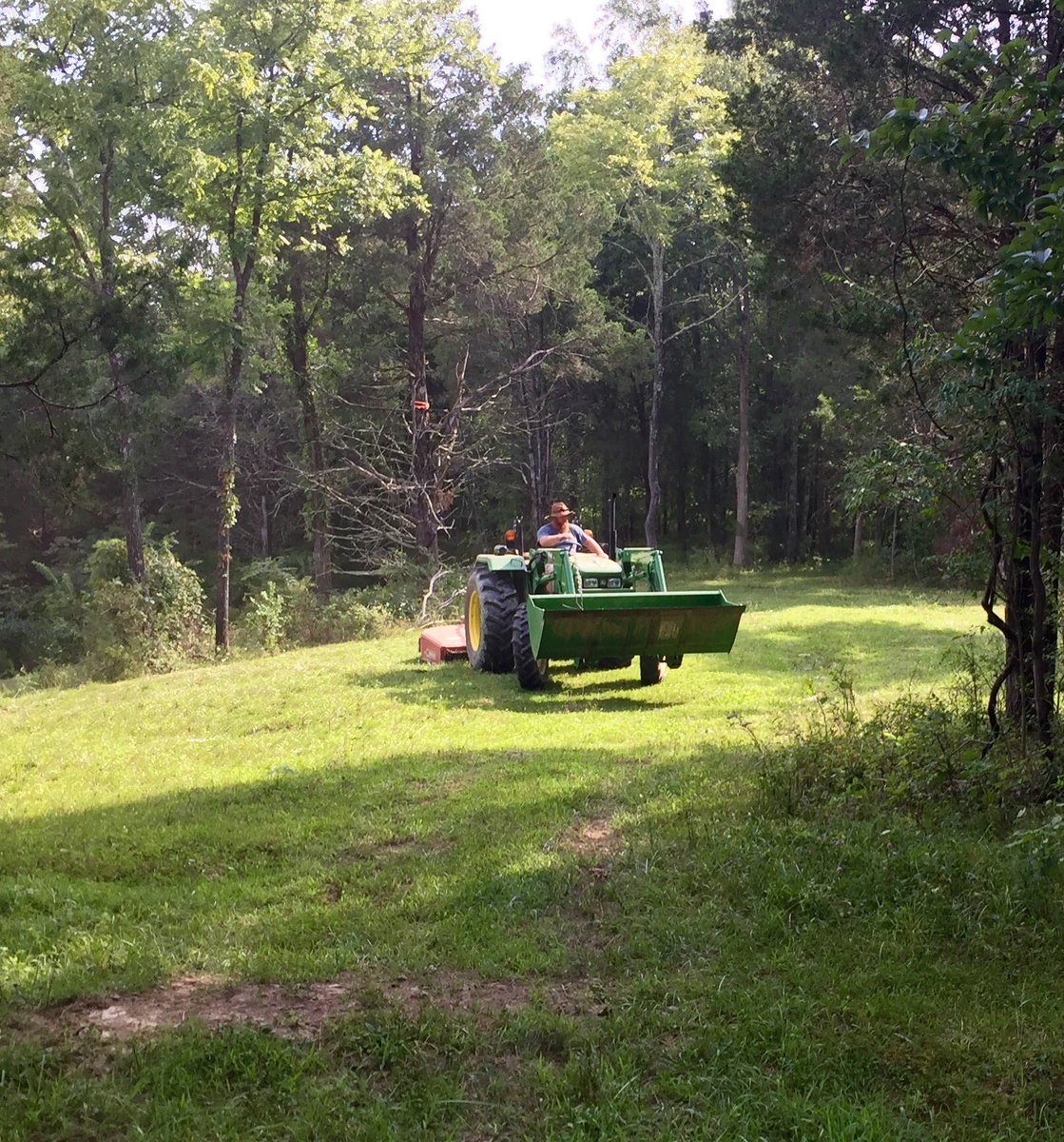 JacqalynnRiley's tweet photo. 1/2 day vacation spent working outdoors. The boys love the sunshine & the corn @Eric51989 @bigred_riley #RileyFarms https://t.co/Lo3cyDYpmo