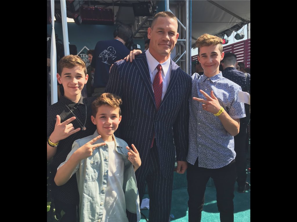 AvawingeWinge's tweet photo. I really love you @HunterRowland  @BrandonRowland @AshtonRowland  (Revine this) (like this) https://t.co/mLW1Emiklk