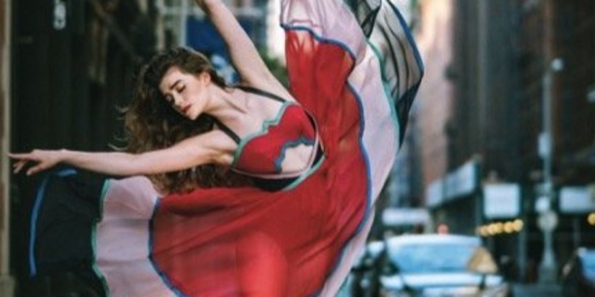 HuffPost's tweet photo. Mesmerizing photos show famous ballerinas dancing in the streets https://t.co/cQBHTlltUe https://t.co/S8IMAqYvWA
