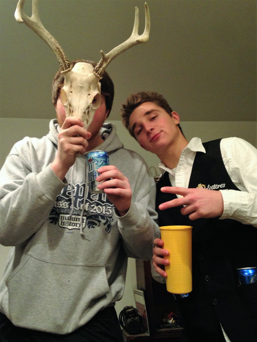 StevenNichy's tweet photo. happy bday matty!!!!!! ily <3 #buttonupboys https://t.co/lXNeE3IzCM