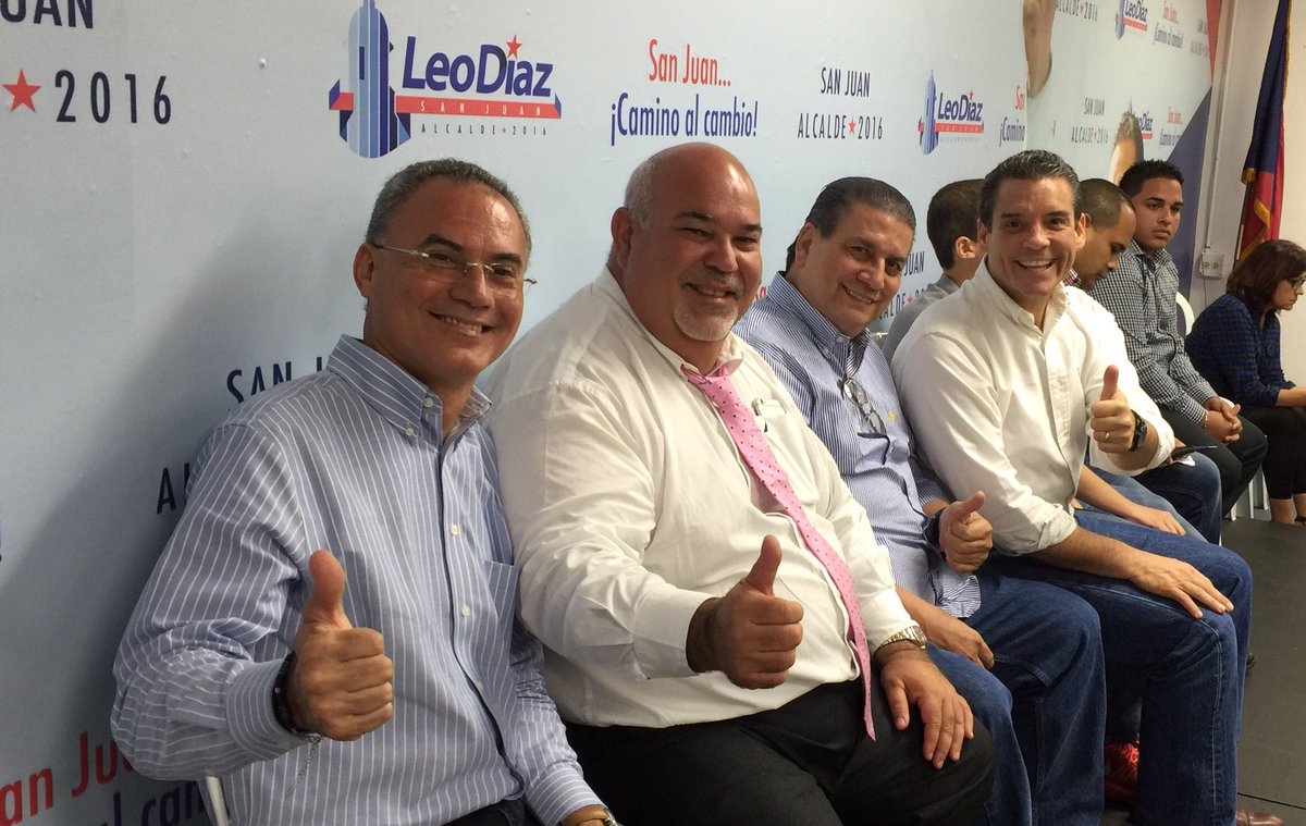 NunoLopez2016's tweet photo. Compartiendo con buenas amistades @leodiazurbina @JohnnyMndez2016 @VictorPares2016 #CamaraPNP https://t.co/QmC5DskhcY