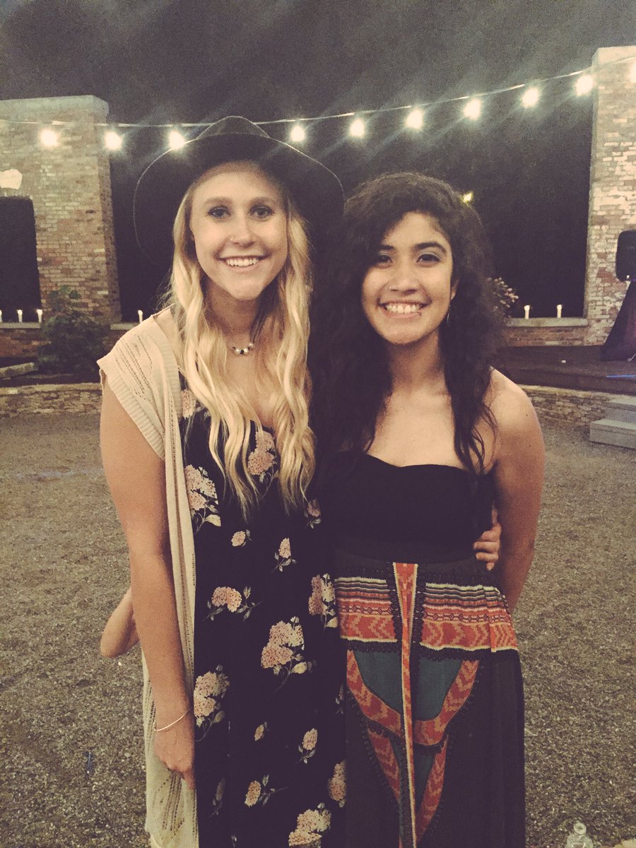 i_laurelgrace's tweet photo. when you and your best friend look hot at a wedding #rogerswedding16 https://t.co/QTAVnuaOWx