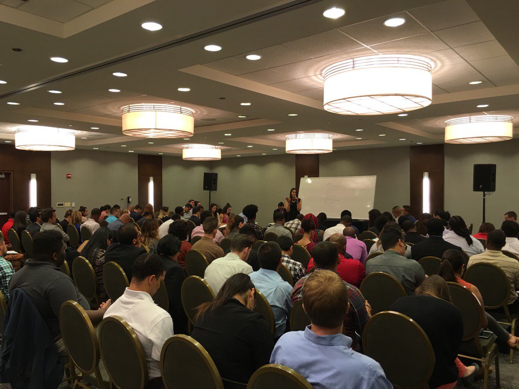 RollandcCraig's tweet image. Hanging with @drapersonya at the packed 100+ IBO&apos;s - Chicago downtown I/S - 20+ guest #growthsolveseverything