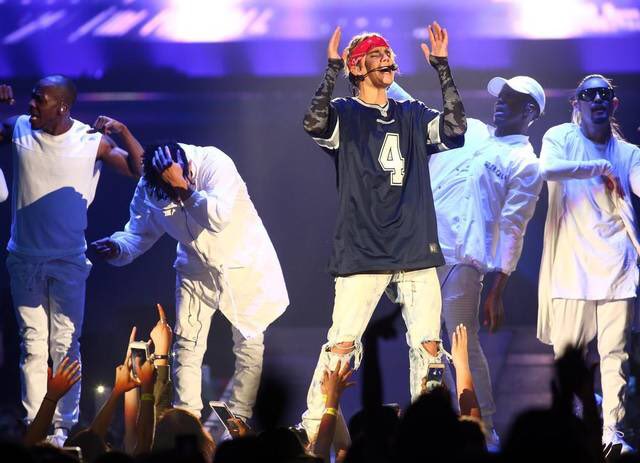 Kassandragrza's tweet photo. I found these pics from my concert😩😭 #purposetourdallas https://t.co/13JJDI6MwV