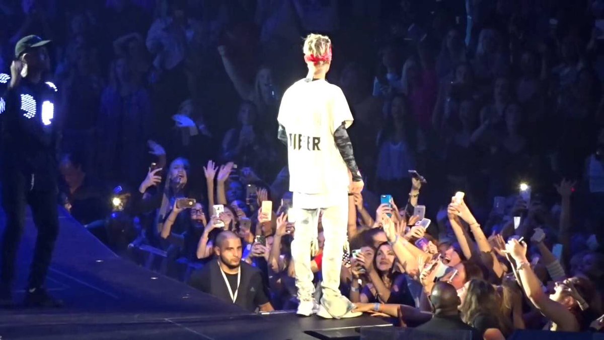 Kassandragrza's tweet photo. I found these pics from my concert😩😭 #purposetourdallas https://t.co/13JJDI6MwV