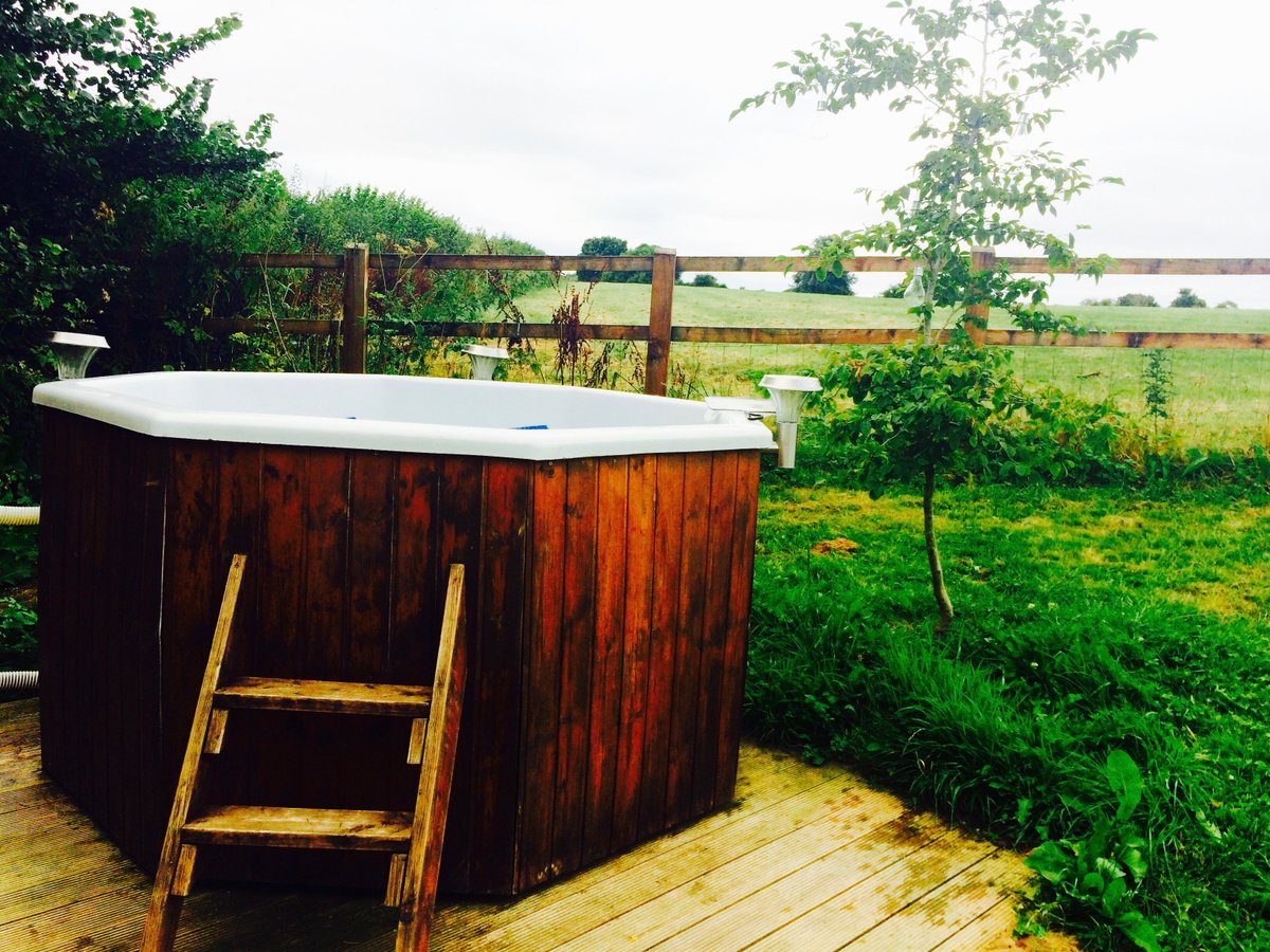 CharliNice's tweet photo. A weekend of glamping, fun, friends and food in beautiful Devon. @KnightstoneFarm was the perfect setting. https://t.co/yNwMj14vXV