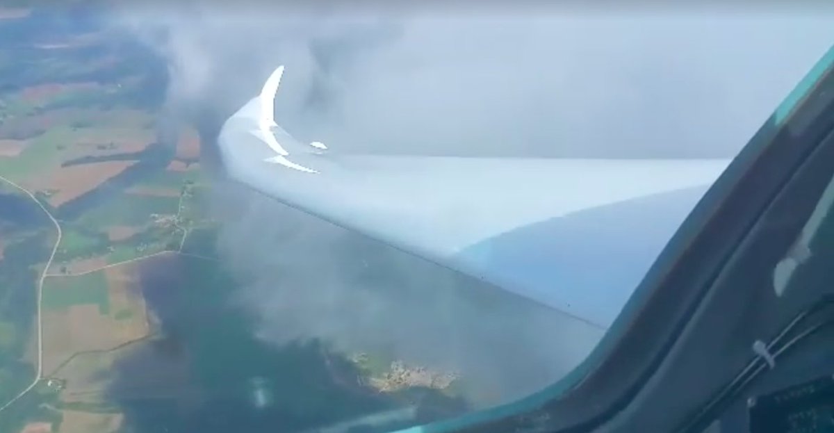 AusGlidingTeam's tweet photo. Soaring in the wave before start yesterday! #wgc2016 https://t.co/kWVbKYkcN0 https://t.co/c6hkWI1OLm
