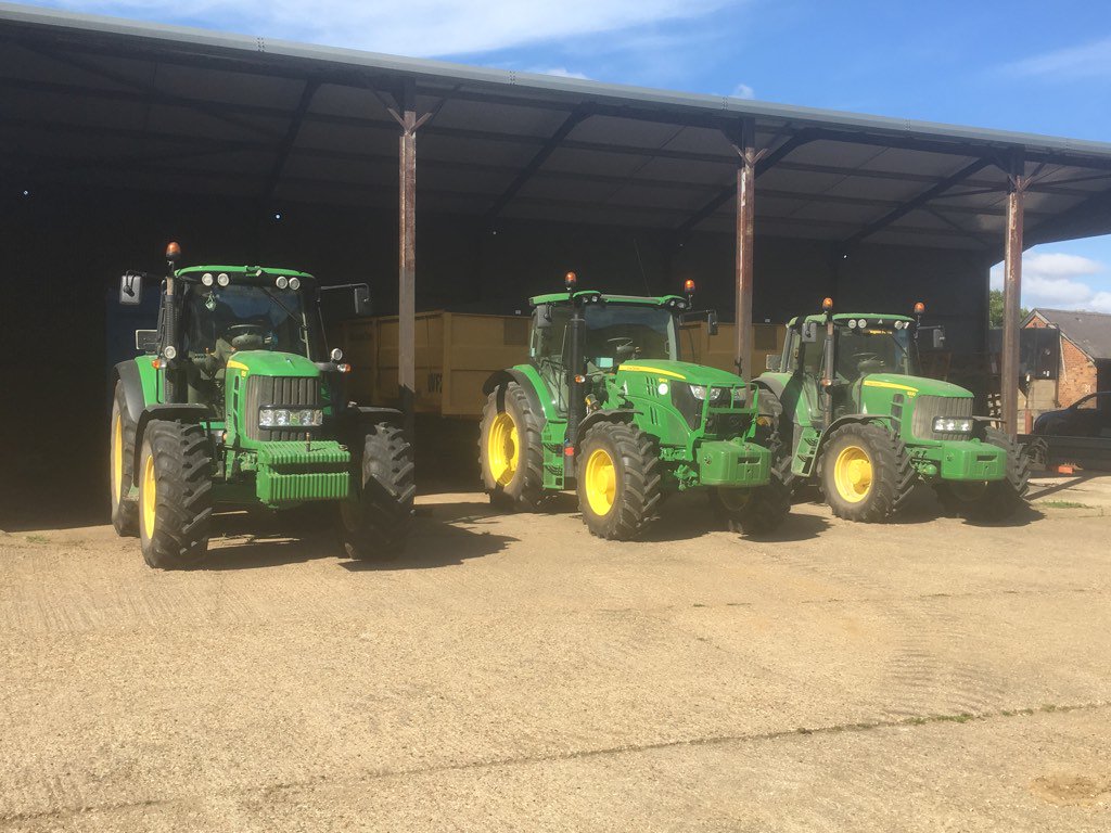 hertsfarming's tweet photo. @Longwool @cocklepark @AdviserSPS ready to roll #corncart #johndeere https://t.co/q6D3SiJfsw