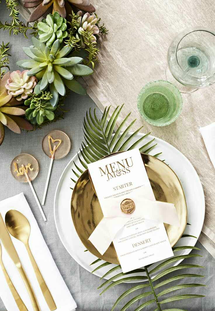 Menus that make a difference 
#RusticWeddings #GoldFoil