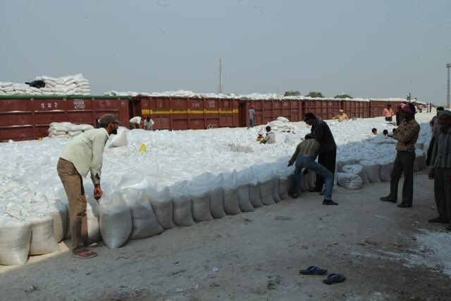 InfoGujarat's tweet image. #SaltProcessing #Morbi #Gujarat (visit our Facebook page for full story)
