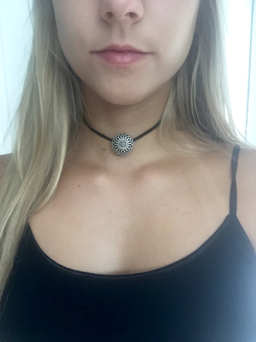 ktbobbitt27's tweet photo. hiya Twitter selling fun and flirty chokers for $6 hit me up if you are interested https://t.co/XWgxnslB4f