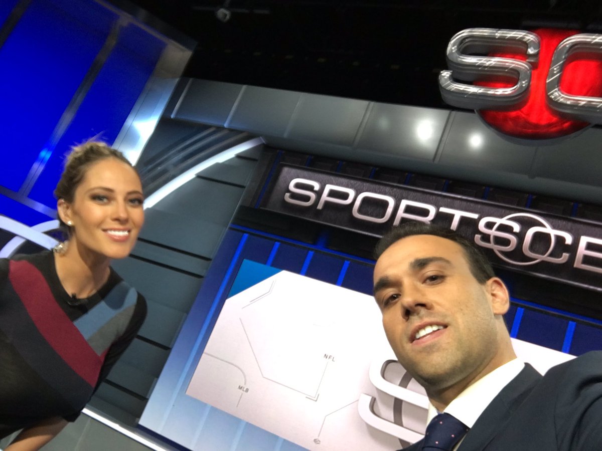 AdalFrancoR's tweet photo. Al aire @SportsCenter_nt yaaaaaaaaa con @vanehupp y un servidor! ESPN2!! #Rio2016 #YoRioxESPN #DinDingDing https://t.co/MpZDwRrazg
