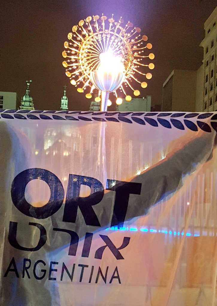 VioletaMatorras's tweet photo. @deporteORT ORT con la Antorcha Olímpica! #Rio2016Ort https://t.co/w0lrWPjQeJ
