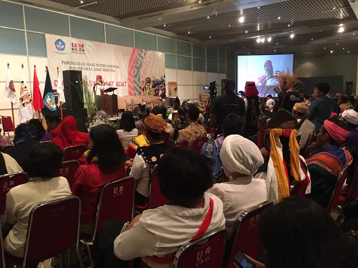RumahAMAN's tweet photo. Sambutan Sekjen AMAN pada Peringatan Hari Masyarakat Adat Sedunia Museum Nasional #HIMAS2016 #WeAreIndigenous https://t.co/wTlcc3gSw6