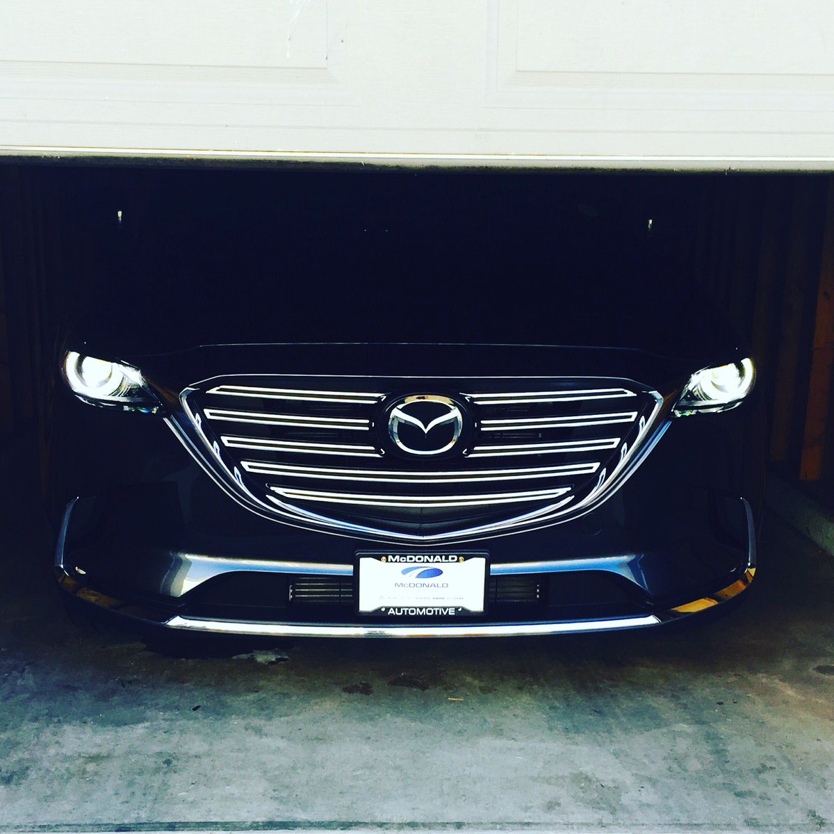 vcfit21's tweet photo. Got the new 2016 CX-9! Best looking Mazda yet. #skyactivturbo #DrivingMatters #MazdaCX9 @MazdaUSA #MachineGray https://t.co/heHTzb93Xq
