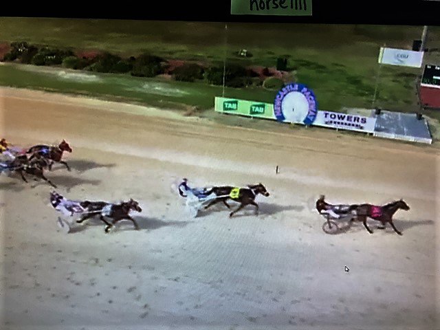 JoanneAndersen2's tweet photo. Great win yesterday but what this horse has been thru makes it special Great job #Threechances @Luckylodgestabl https://t.co/9rzvcfeajQ
