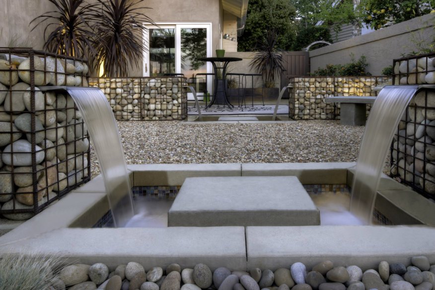 WorldTradeMedia's tweet photo. Unique waterfeatures tie together disparate styles in a Southern California Backyard. https://t.co/Wc4AsjUpgw