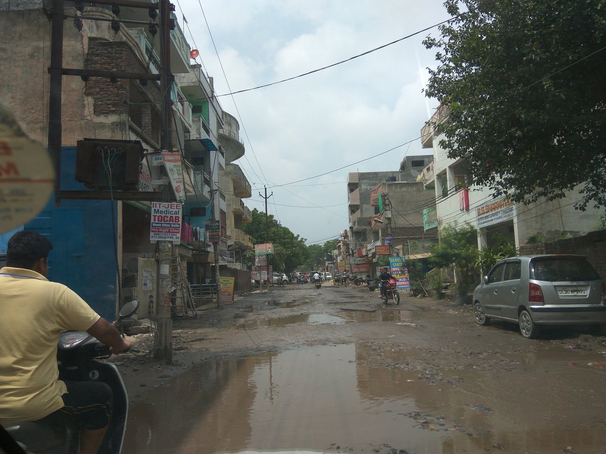 aankursri's tweet photo. my frnd @mohit_budki sent this pic. Real face of dvelpe Ghaziabad #shalimargarden #Road #lifehell #failedupgovt https://t.co/vbCCpojgKQ