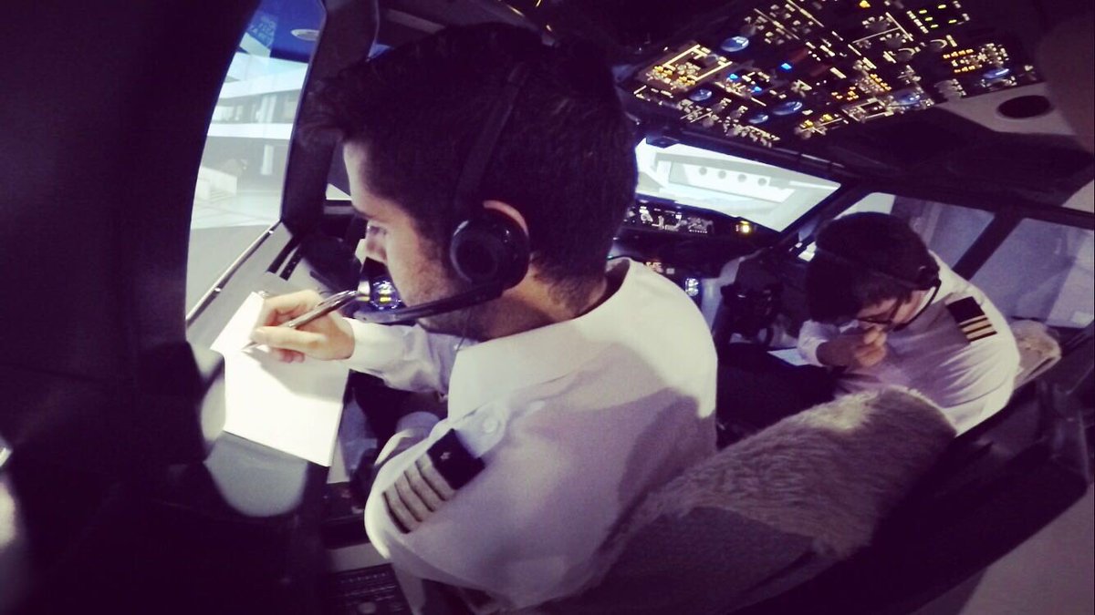 CTO171's tweet photo. EHAM-EGKK clearance. #simpilots #simtech #Boeing @air_catalonia @ibiza_air @55Markus55 @IVAOES https://t.co/xdOQARvEIe