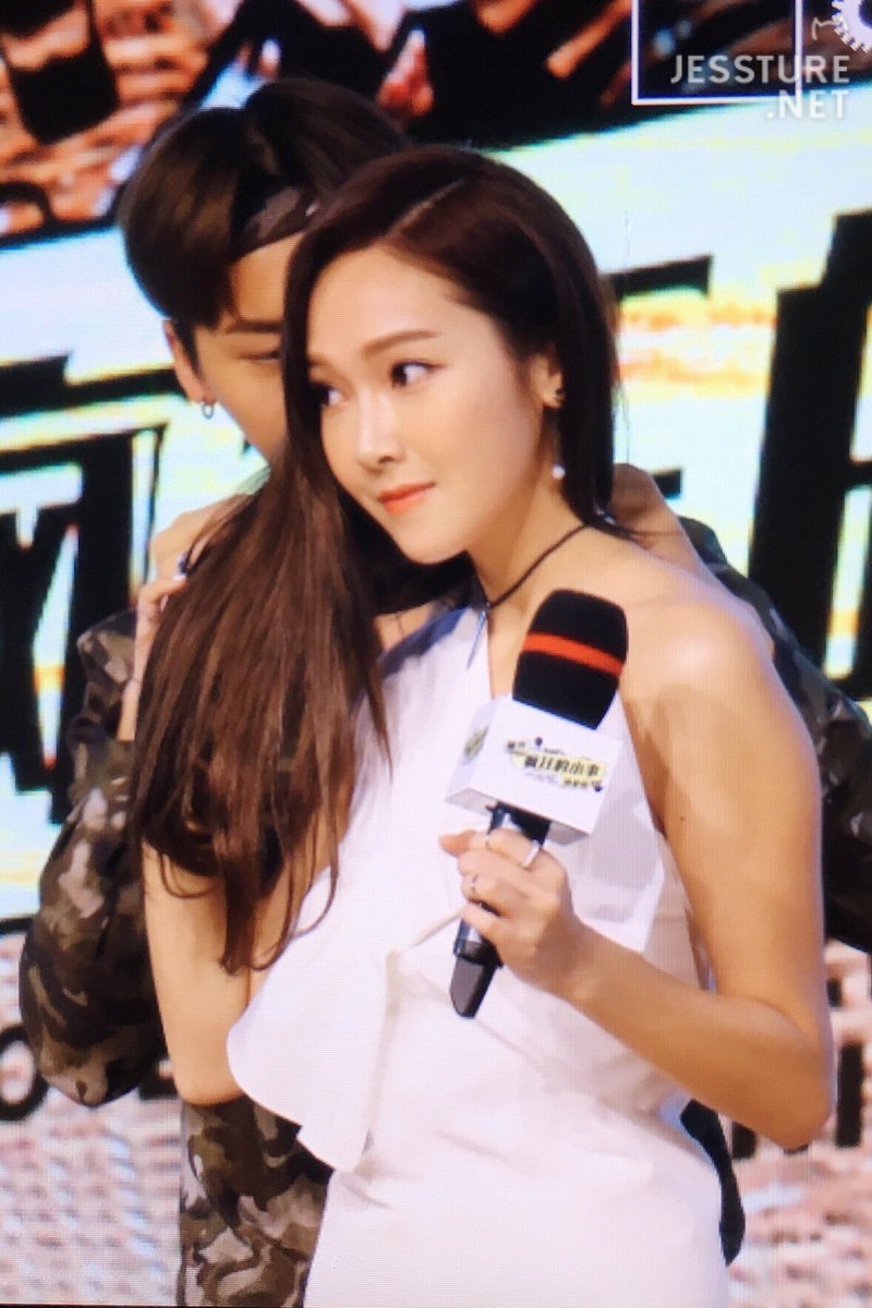 [PIC][08-08-2016]Jessica khởi hành đi Bắc Kinh – Trung Quốc để tham dự chuỗi hoạt động quảng bá cho Movie "I Love That Crazy Little Thing" vào chiều nay CpZq-owUIAARVlW