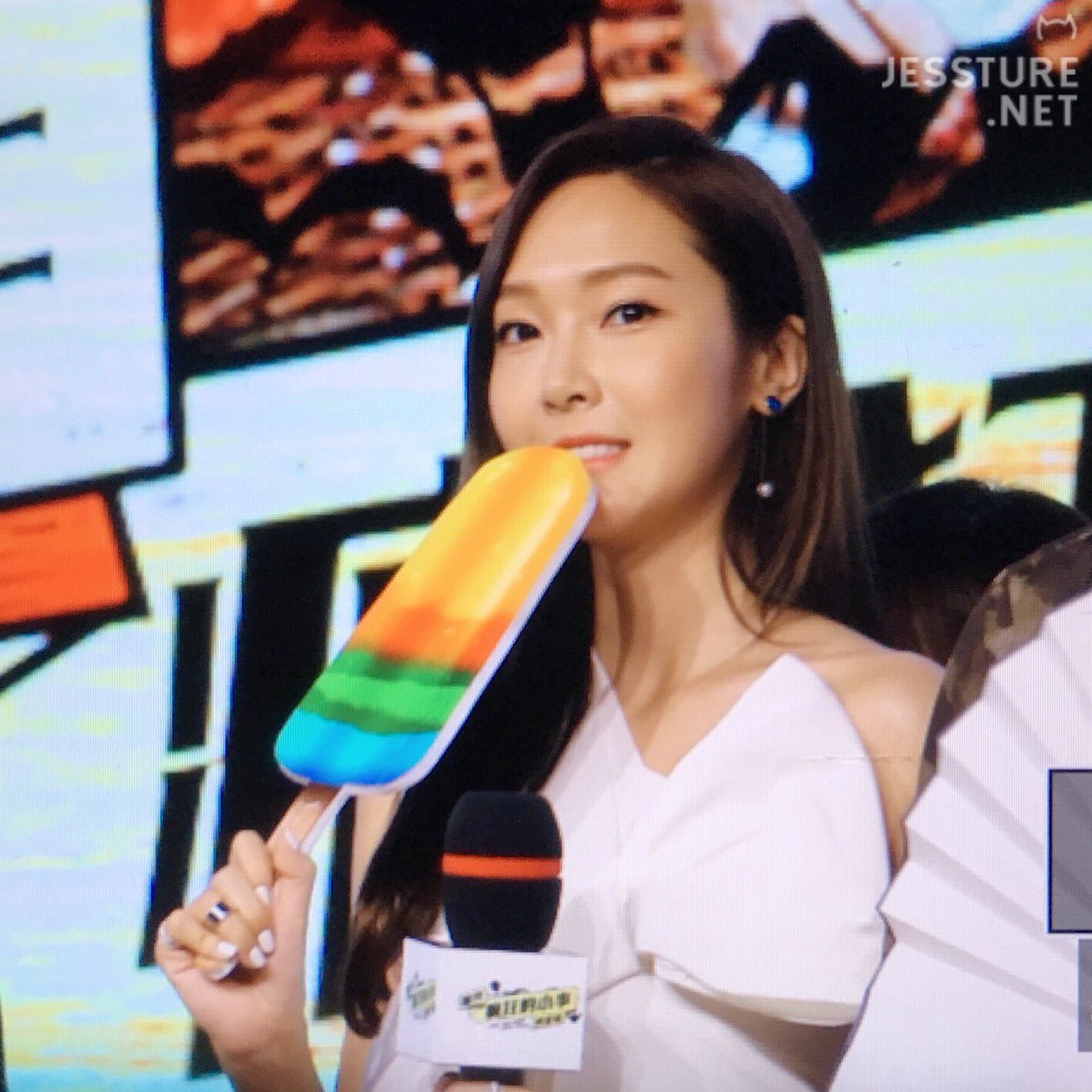 [PIC][08-08-2016]Jessica khởi hành đi Bắc Kinh – Trung Quốc để tham dự chuỗi hoạt động quảng bá cho Movie "I Love That Crazy Little Thing" vào chiều nay CpZqFU5VMAAUvlg