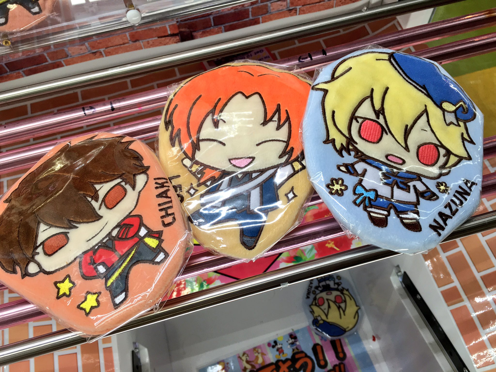 ジョイジャングル美浜店 あんスタｐの皆様お待たせでーす あんさんぶるスターズ あっぷりけポーチ リーダーズ が入荷しましたよ 今回は リーダーズということで月永レオ 守沢千秋 仁兎なずなの３人が登場です W W うっちゅー
