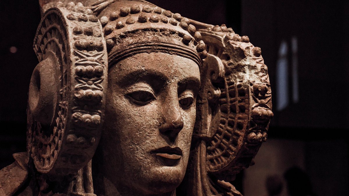 adbert's tweet image. "Women are made to be loved, not understood." Oscar Wilde #WomensDay