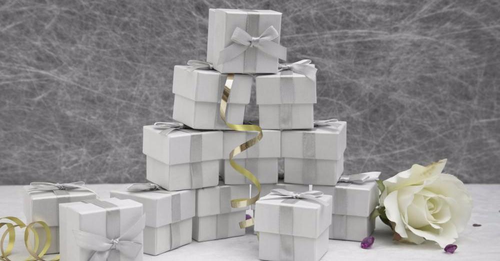 ChicagoFactory's tweet image. Do you find your wedding budget getting tight? DIY wedding favors that you will love! #DIYF… bit.ly/2aohuAG