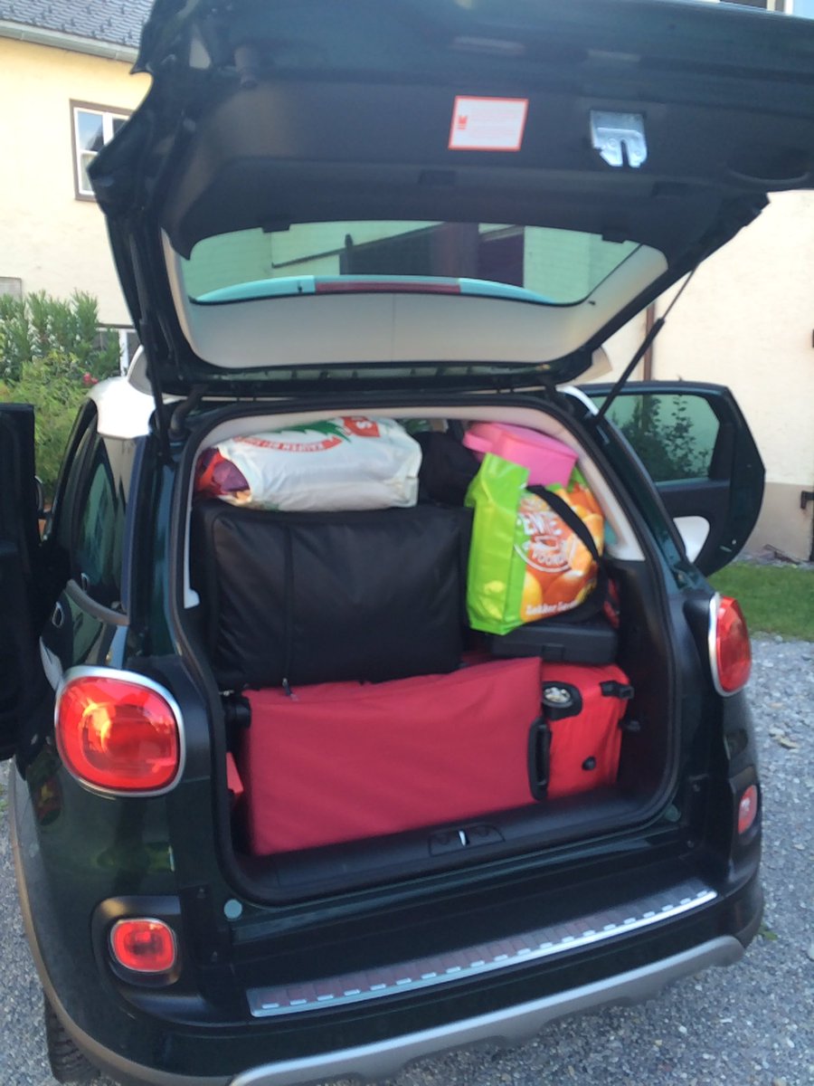 ConnollyCeri's tweet photo. @RAC, 5 people &amp; 5wks of luggage yet you think we can fit into fiat 500? 24 hrs after car removed? Please help! https://t.co/LSVKHkKVlM