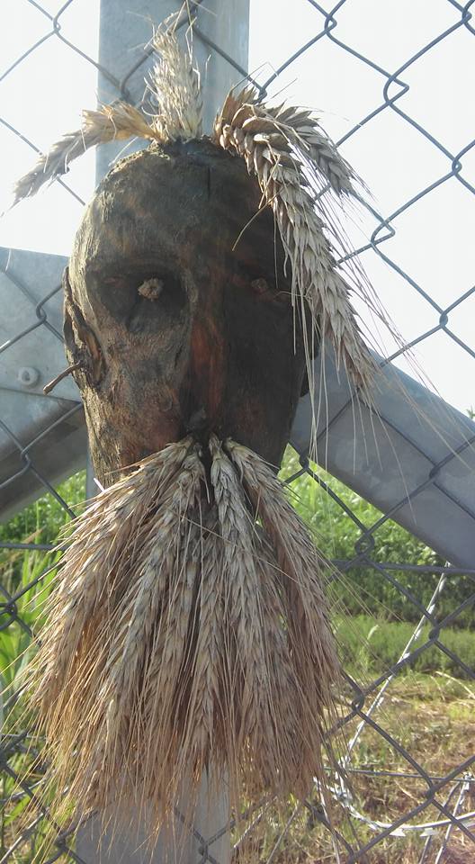 Goldstatetimes's tweet photo. #SCARCROWS USED BY #HUNGARIANS TO SCARE OFF THE #RADICAL #MUSLIMS #FUCKOFF!!!!! https://t.co/xAuPg9JWYt