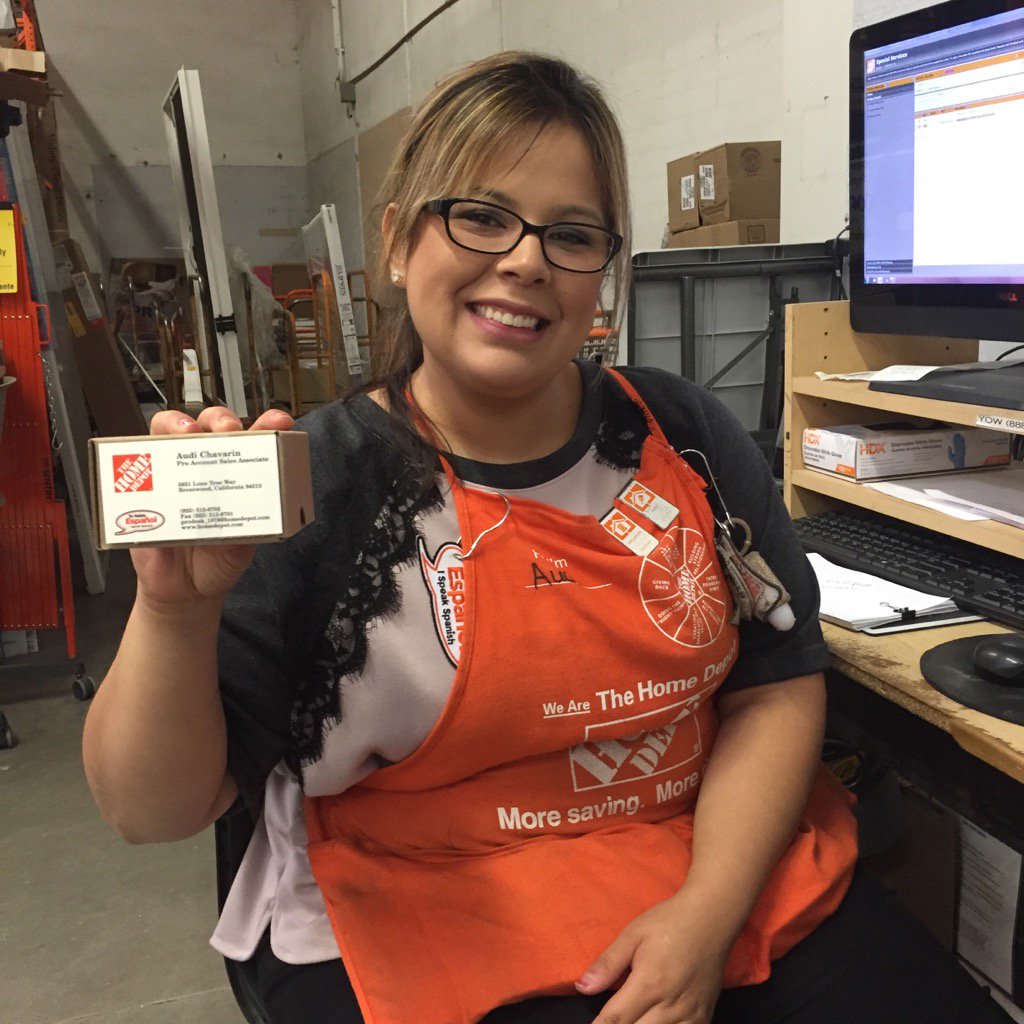 Pro1076's tweet image. Now she feels official!!! #bestprodeskever