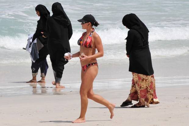 FromThe_L's tweet image. Belle victoire de la #laïcité
#Cannes #Touquet #Sisco #VilleneuveLoubet 
4 plages
Il en reste 2396 !
#burkini